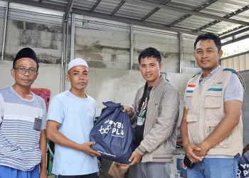 Saluran Bantuan YBM PLN NTB untuk Dua Lokasi Banjir di Sekotong Lombok Barat
