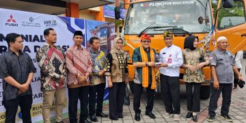 Donasi Truk untuk SMKN 3 Mataram dari Dunia Industri
