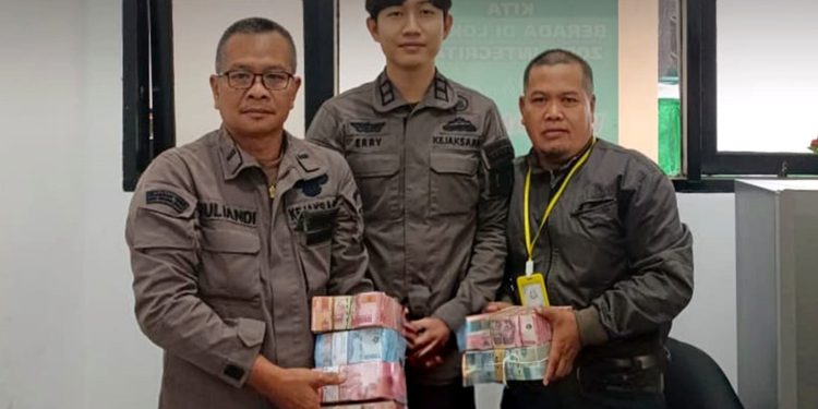 Kejari Lotim Terima Uang Pengganti Rp500 Juta dari Terdakwa Kasus Chromebook